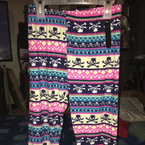 Lady’s Fashion Leggings. $8 each or 2 for $12 - Picture 4 of 6
